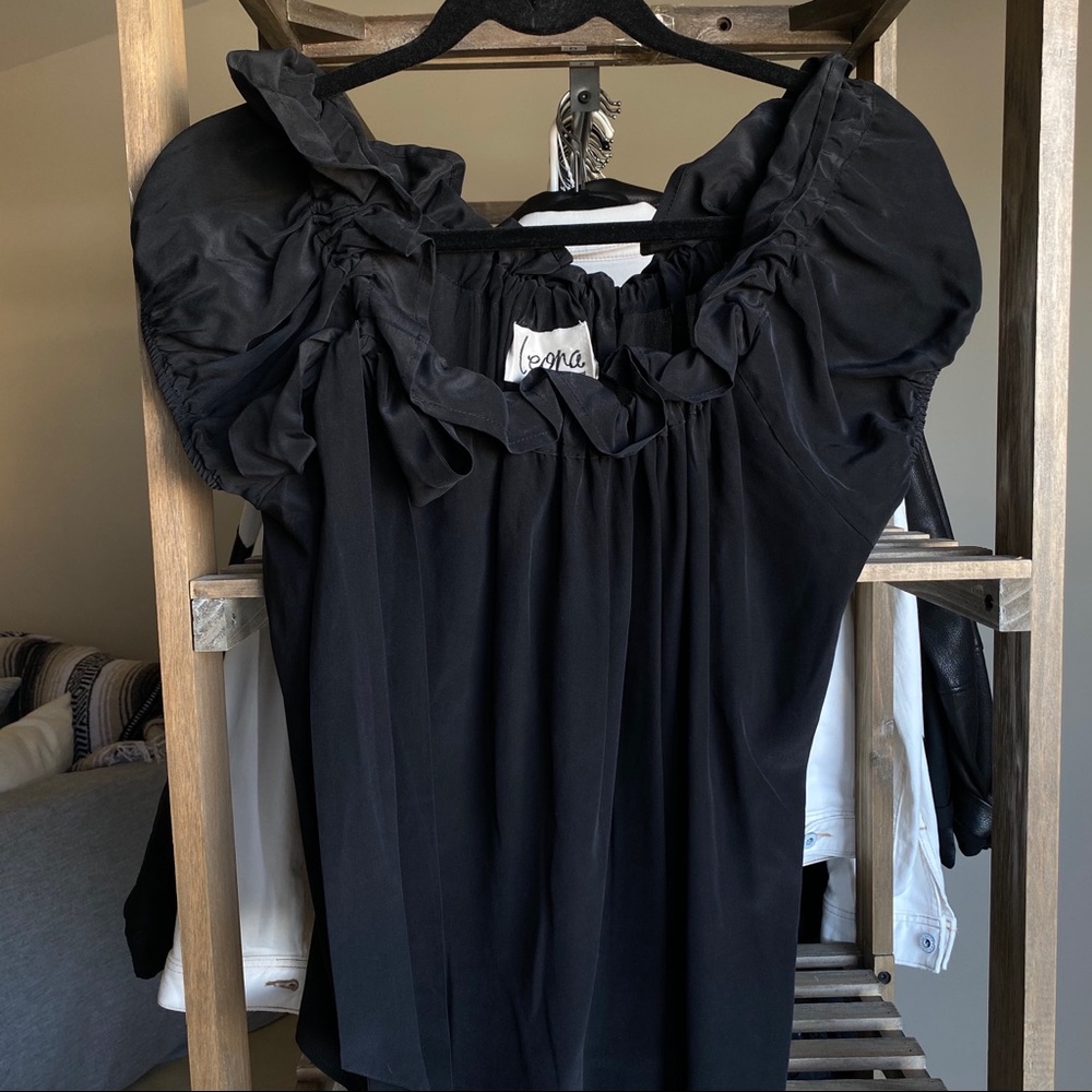 Black silk short sleeve ruffle collar top w bow